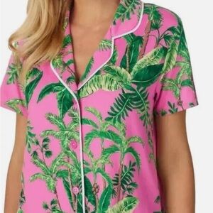 Room Service Ladies' Shawl Collar Short Sleeve Pajama With Capri - Pink Floral